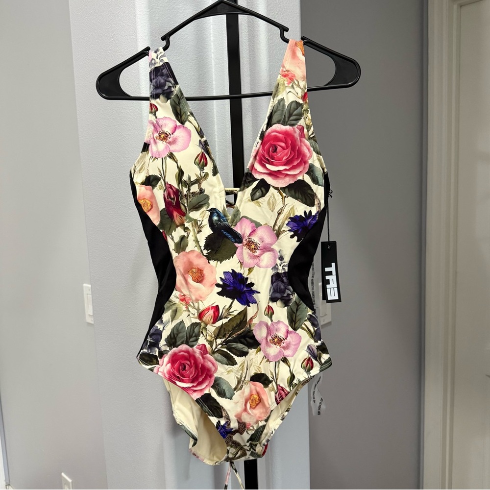 NWT TA3 Plungey Triangle Contour Rose Floral Snake Print Small Regular/Long